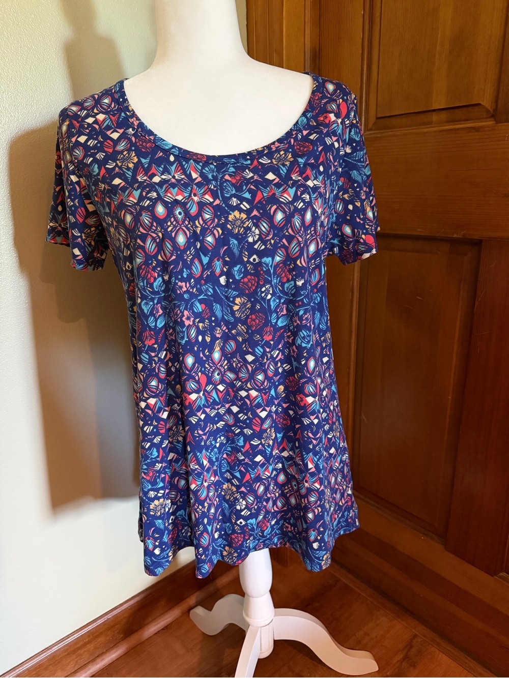 Women’s LuLaRoe Navy Blue Short-Sleeve Printed Tunic Top